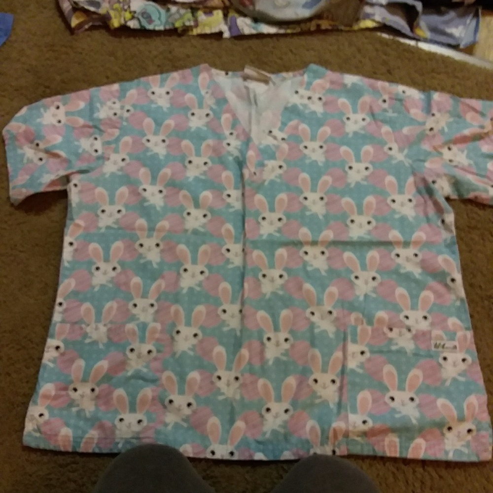 Bunny Easter scrub top large.